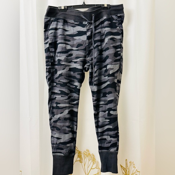 Torrid gray and black camo leggings or jogger sz 2(18/20) - Picture 5 of 5